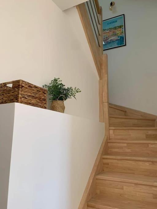 Duplex Au Coeur Du Village De Appartamento Cassis